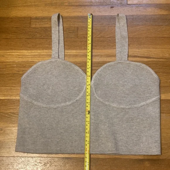 *last chance* NWOT. H&M | Women’s cropped grey/brown tank top. Never worn!! - Picture 5 of 15
